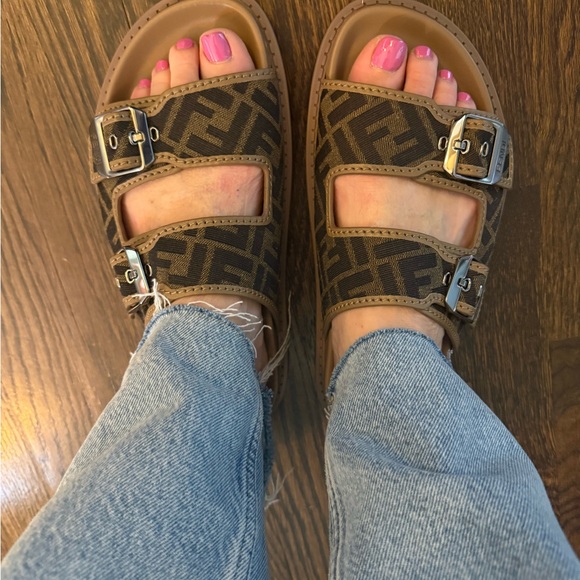 WEEKEND FLASH SALE! 💯 Authentic Fendi Brown Slide Sandals Size 8 - Picture 13 of 14